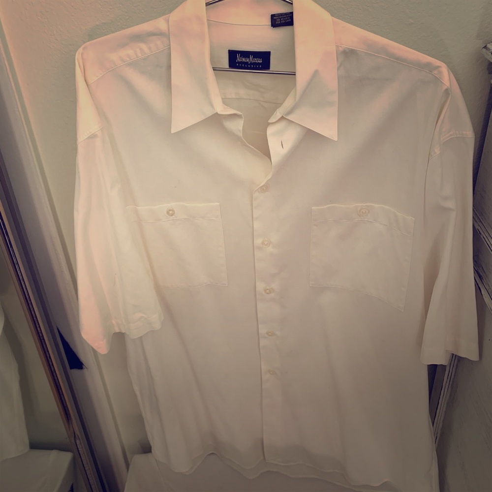 Neiman Marcus Short Sleeve Collared shirt